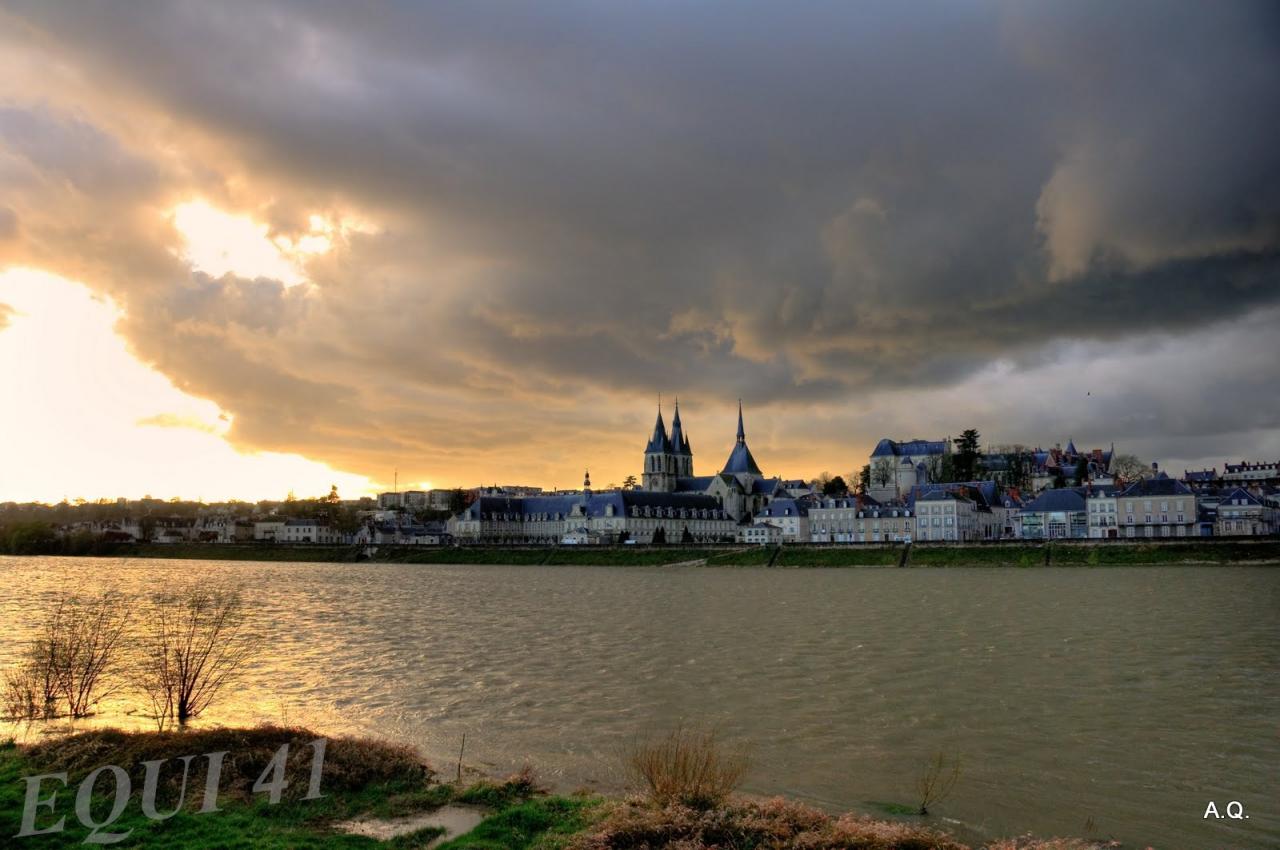 Blois depuis la Loire